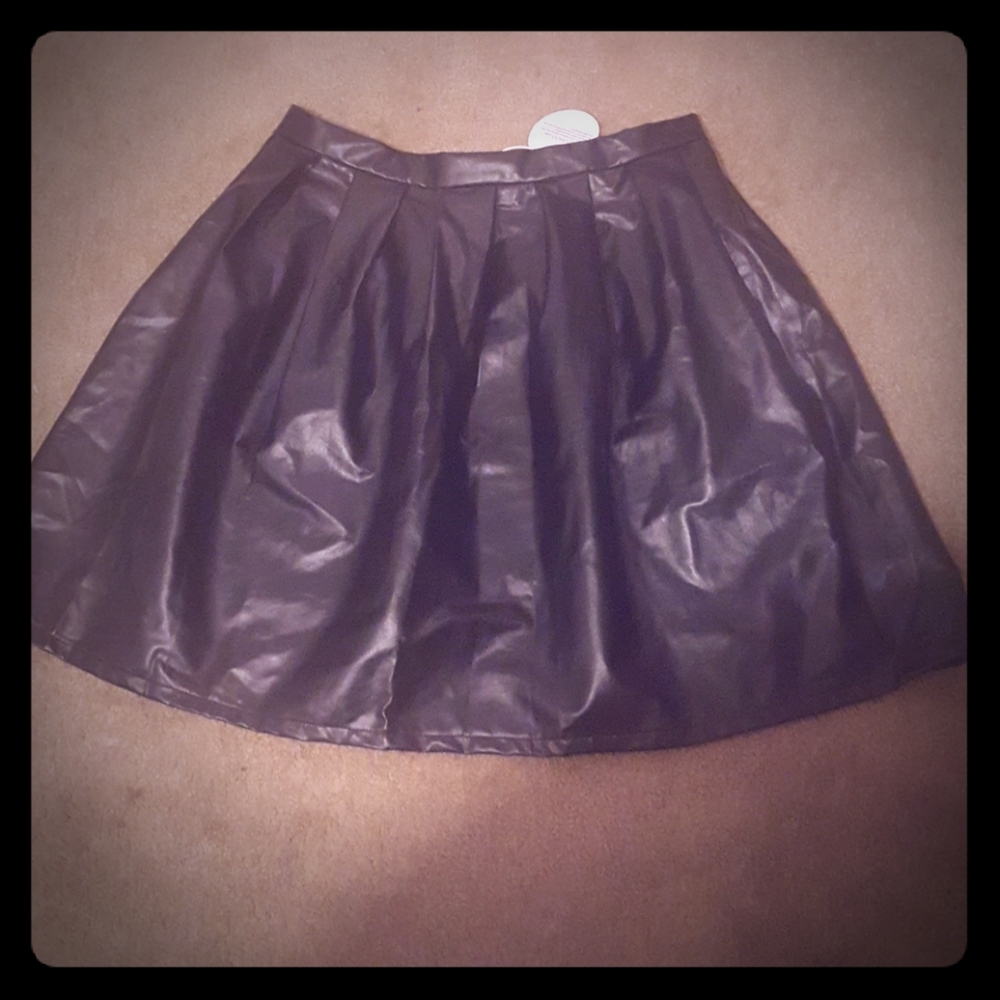 NWT Boohoo Pleated Midi Skirt